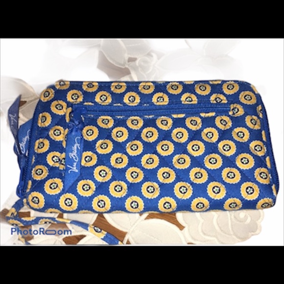 🎉VERA 💐BRADLEY WRISLET💐